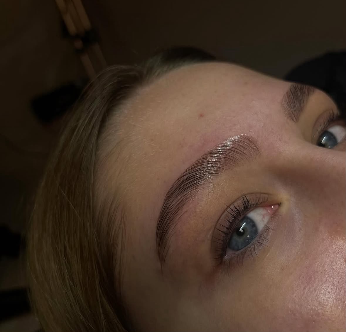 Natuurlijke brow lamination look